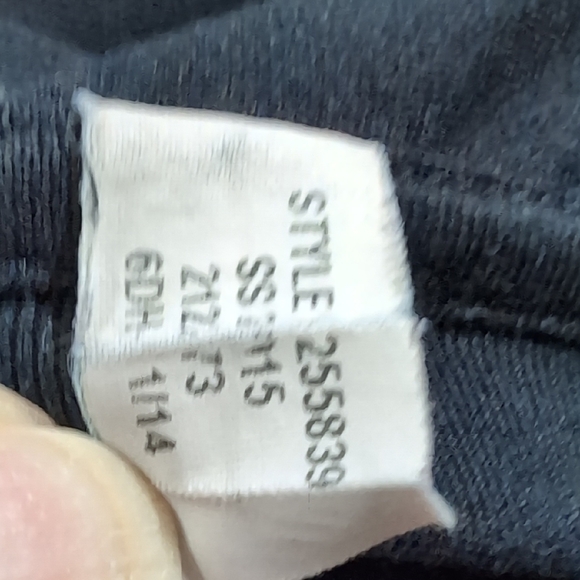 ๐ธHost Pick๐ธ Women's Under Armour Black V Neck T-Shirt - Picture 3 of 5